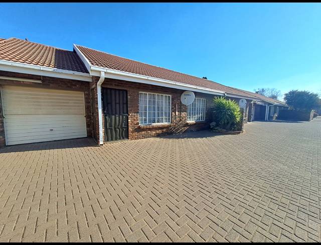 2 BEDROOM TOWNHOUSE FOR SALE IN WALDRIFT